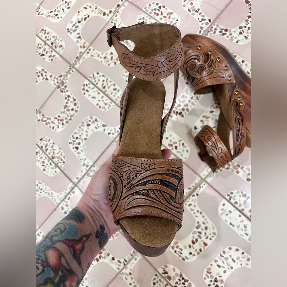 Western hand tooled leather wedge summer sandals SOLD OUT -6 - Picture 9 of 10